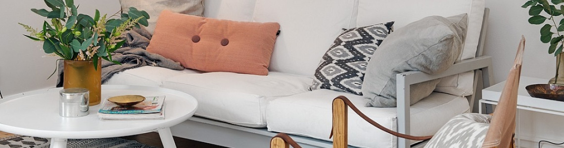 اصول و نحوه ی چیدمان انواع میز جلومبلی با قانون سه تایی اصول و نحوه ی چیدمان انواع میز جلومبلی با قانون سه تایی