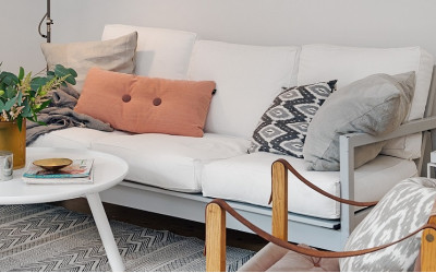 اصول و نحوه ی چیدمان انواع میز جلومبلی با قانون سه تایی اصول و نحوه ی چیدمان انواع میز جلومبلی با قانون سه تایی