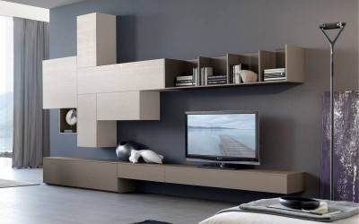 جایگاه خاص تلویزیون در اتاق نشیمن با این دیوارهای کاذب