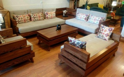 نحوه ست کردن مبلمان راحتی چوبی با دکوراسیون منزل