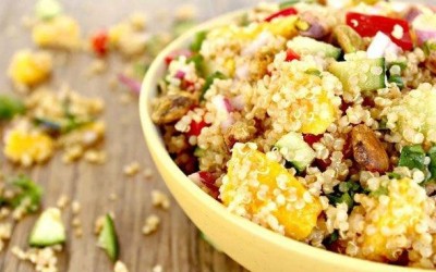 سالاد کینوا با هالومی