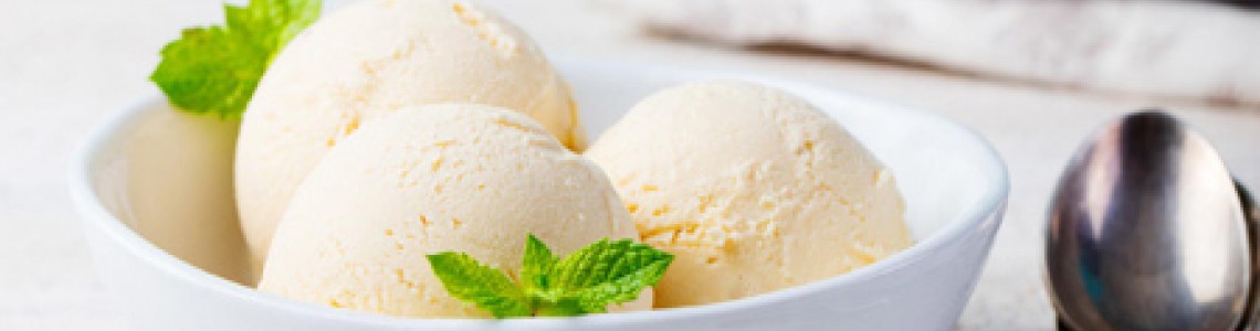 بستنی وانیلی ساده بستنی وانیلی ساده