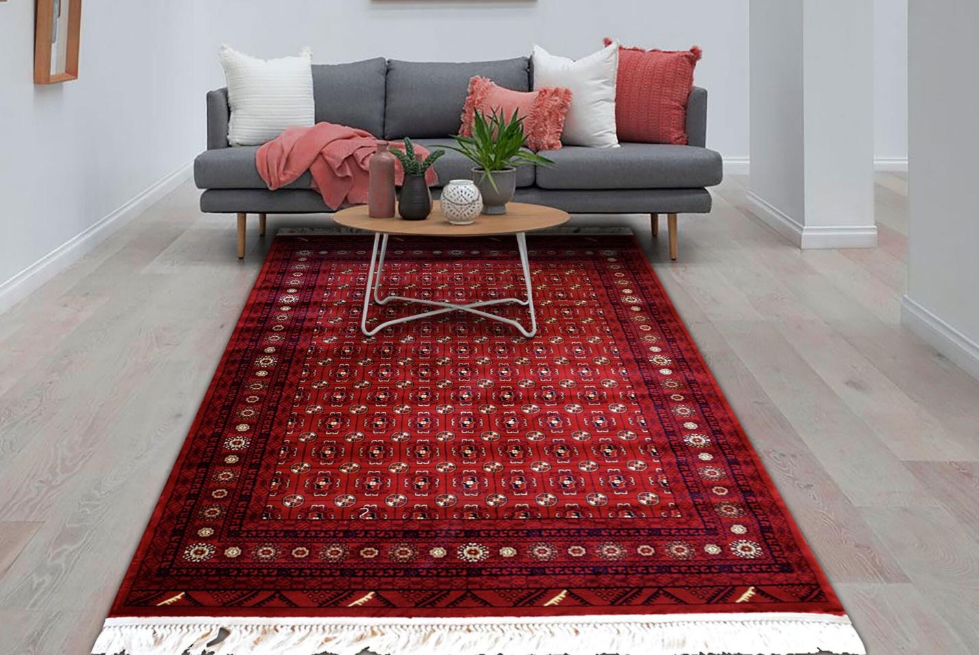 مبل طوسی و فرش قرمز