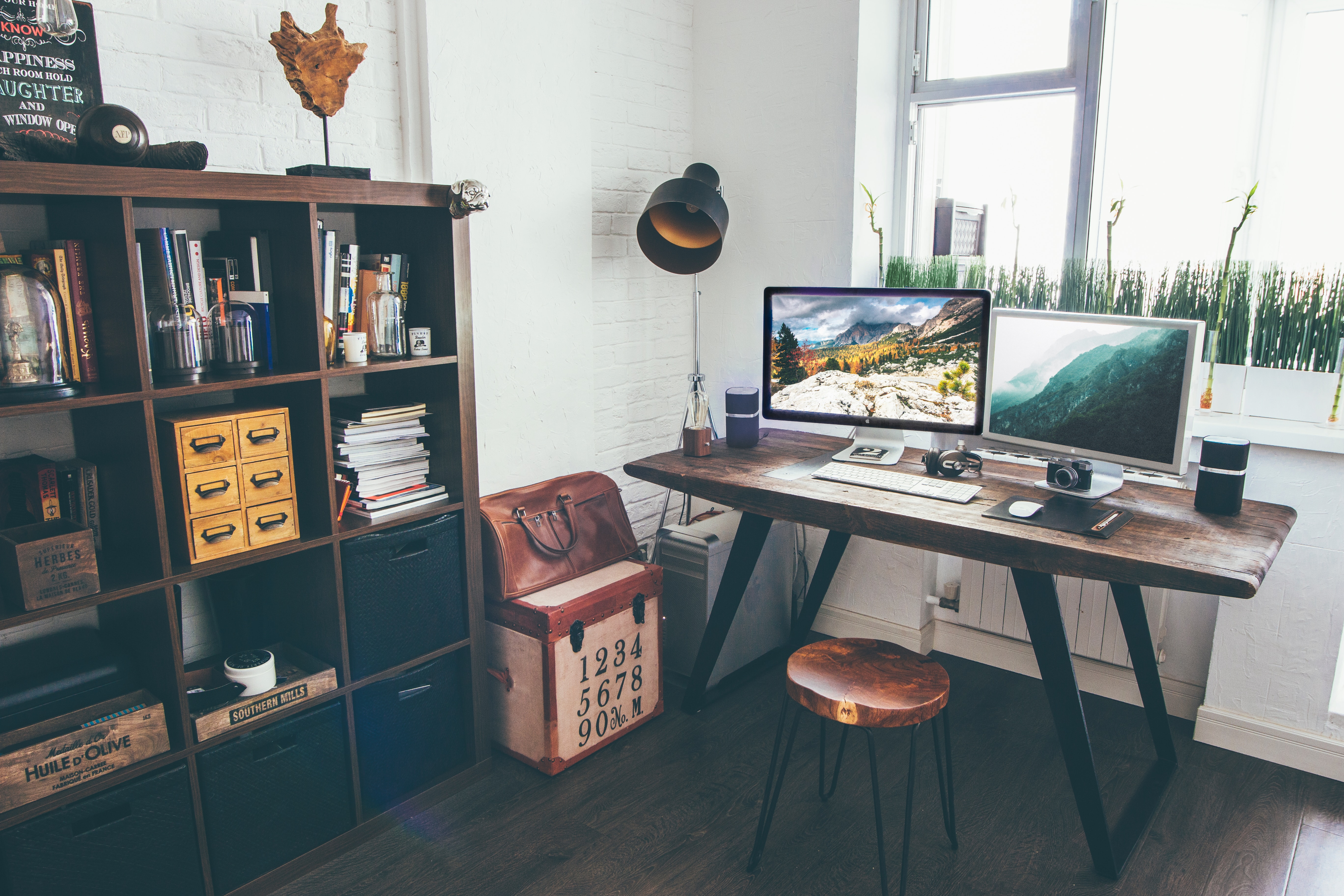 کتابخونه کتابخانه چوبی اتاق کار میز تحریر دکوراسیون مدرن اتاق خواب
