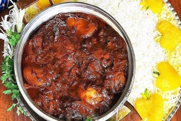 خورش آلو و مرغ 