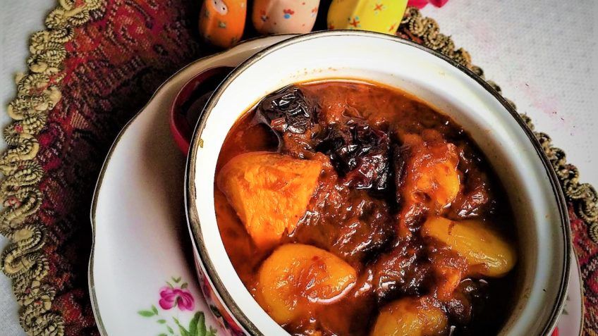 خورشت مرغ و آلو مجلسی