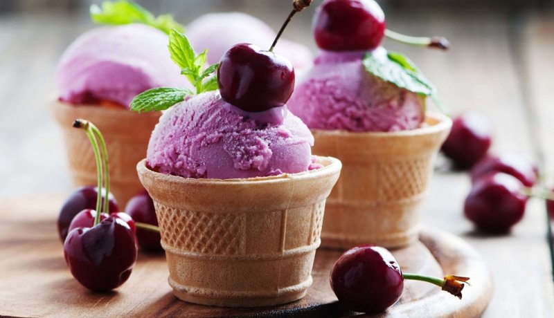 بستنی آلبالویی
