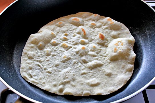 طرز تهیه نان در ماهیتابه